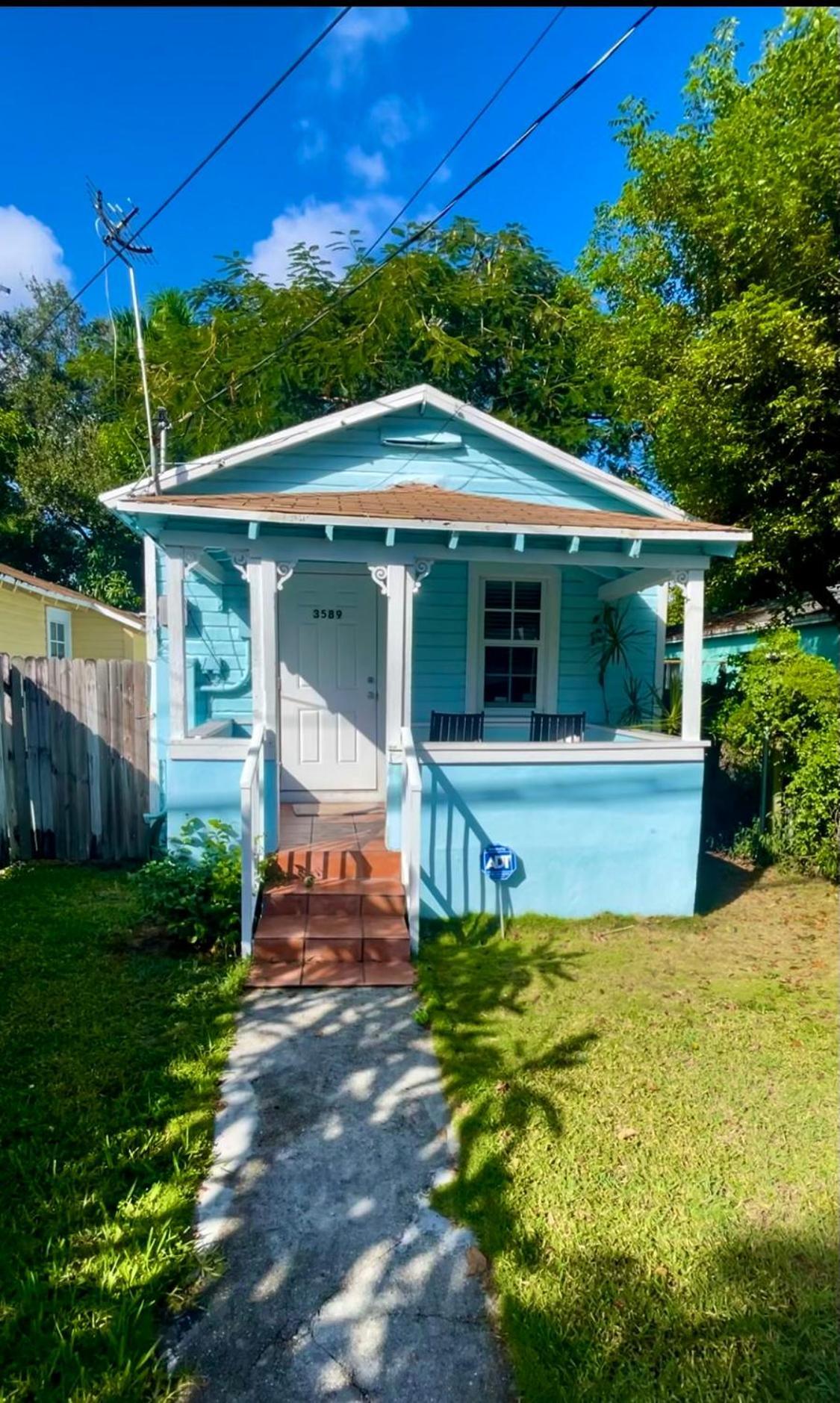 Key West Style Historic Home In Coconut Grove Florida, The Blue House ไมอามี ภายนอก รูปภาพ